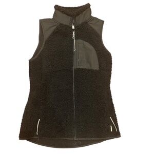 NWT Avalanche Outdoor Supply Company Black Insulated Relaxed Fit Vest. Size S